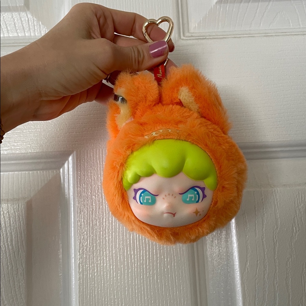 • Dora Fuzzy Keychain • - Picture 8 of 8